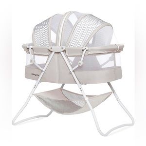 Lightweight bassinet , easy to fold and transport! Brand new, only used once!